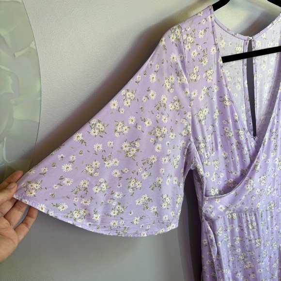Urban Planet Faux Wrap Floral Print Romper with Flutter Sleeves Womens Size XL - Picture 4 of 10